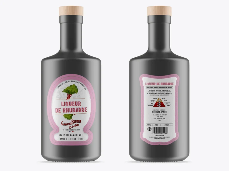 Mockup des bouteilles de liqueur de rhubarbe Gabriel Boudier : étiquette de face et contre-étiquette roses