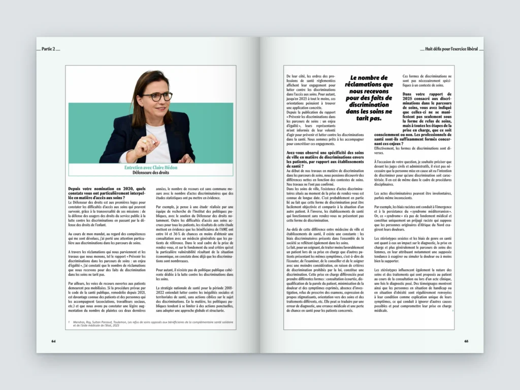 Mockup d'une double page d'interview du Manifeste FFMKR, partie 2 : portrait en pleine page et questions-réponses sur fond turquoise pâle
