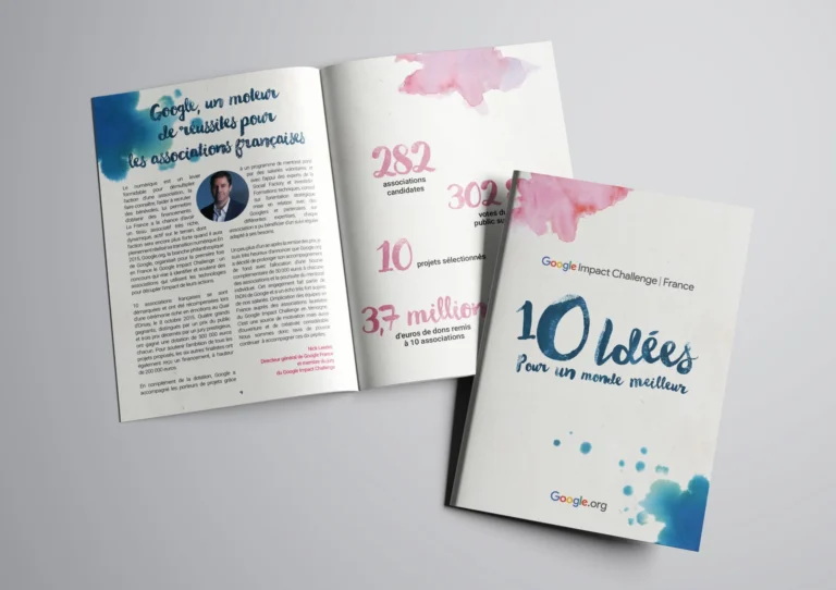 Mockup de la brochure « 10 idées pour un monde meilleur » du Google Impact Challenge France : couverture et double page