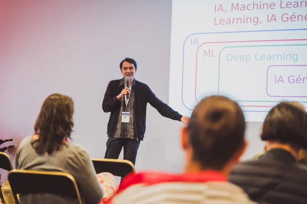 Atelier sur l'intelligence artificielle : un intervenant présente devant un écran lors de la JIRSI 2025