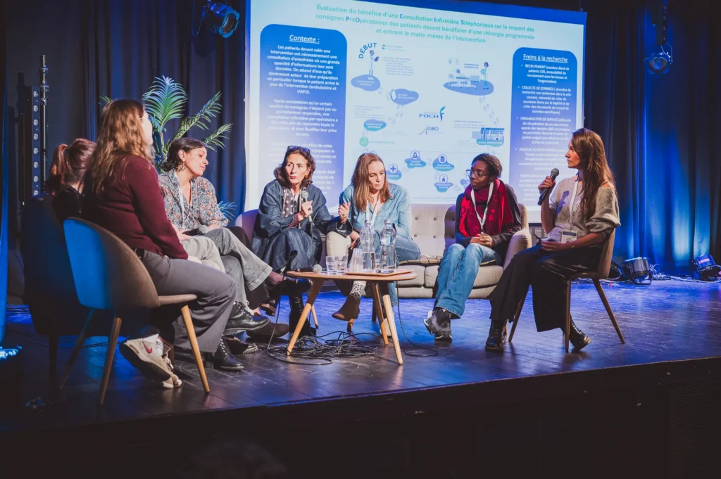 Table ronde sur scène lors de la JIRSI 2025