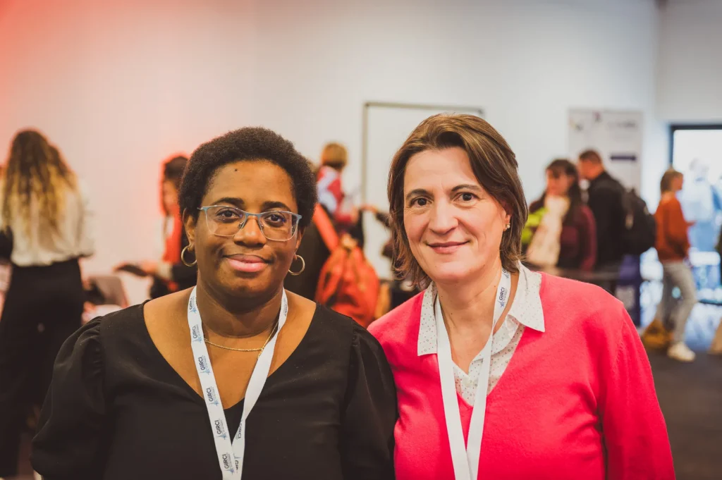 Portrait de deux participantes souriantes à la JIRSI 2025