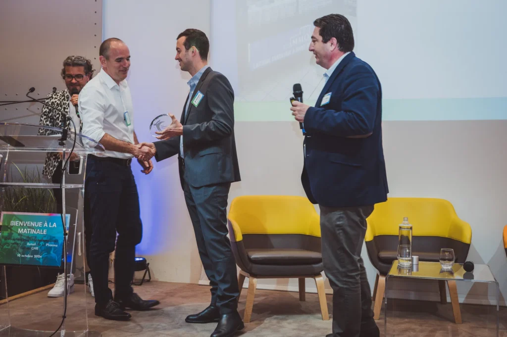Remise de prix sur scène lors de la matinale Nomadia