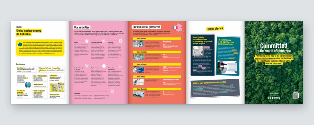 Mockup du dépliant Orano ouvert à plat : présentation du groupe, activités, plateformes industrielles, Orano stories et page « Committed to the world of tomorrow »